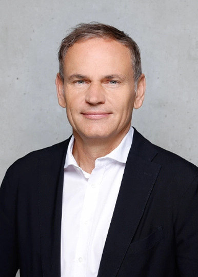 A portrait of Oliver Blume – Chairman of the Board of Management of Volkswagen AG, Sport Luxury brand group (photo)