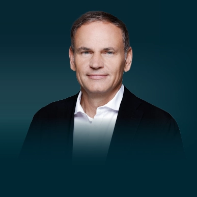 A portrait of Oliver Blume – Chairman of the Board of Management of Volkswagen AG, Sport Luxury brand group (photo)