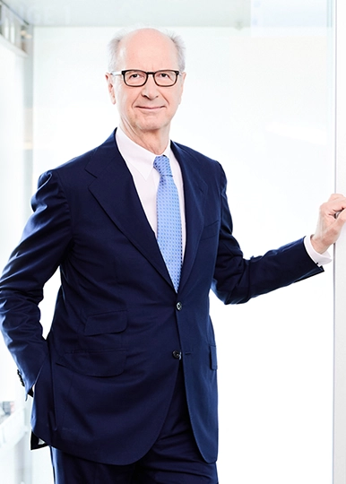 A portrait of Hans Dieter Poetsch – Chairman of the Supervisory Board (photo)